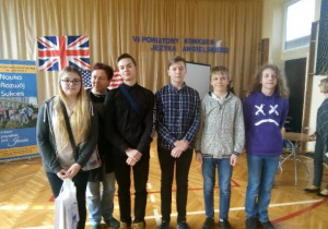 Uczniowie SP12 reprezentujący nasza szkołę w VI Powiatowym Konkursie Języka Angielskiego